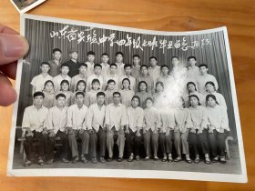1974年山东省实验中学四年级七班毕业留念