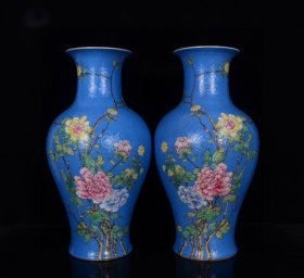 清乾隆蓝釉珐琅彩花卉牡丹纹观音瓶一对；36.5x18厘米