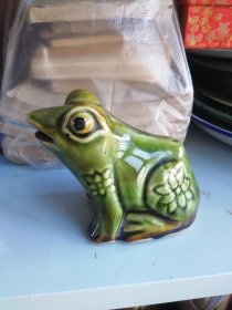 绿釉瓷青蛙摆件存钱罐