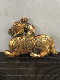 铜鎏金龙符，长10厘米，宽1厘米，高7厘米