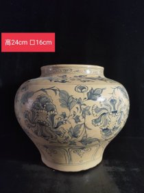 旧藏青花花卉罐，画工精细，器型优美，品相完整，成色如图。