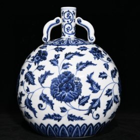 瓷器 明青花缠枝花卉纹扁瓶，高26.5厘米直径23厘米