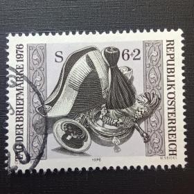 ox0103外国纪念邮票奥地利邮票 1976年 邮票日礼帽和邮政号角 信销 1全 雕刻版 邮戳随机