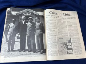 1945年12月美国生活杂志，主要介绍美国驻华大使，美国观察组成员赫尔利来延安，在惠特塞纪念堂前留影，并陪同参加重庆谈判，重庆谈判失败后中国的局势；二战日本投降后，日本天皇第一次出席国会，就惩处战犯问题进行表态。