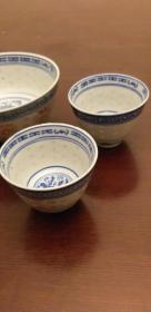 玲珑瓷茶杯 景德镇光明瓷厂玲珑瓷茶碗  尺寸：约直径7.5厘米  高2.5厘米