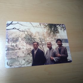 老照片–三人在成都人民公园留影（80年代）