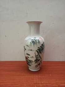 漂亮美雅的七十年代手绘山水瓷瓶