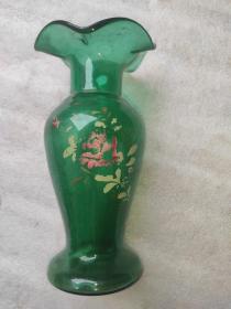 玻璃花瓶一个(瓶身花卉图案有磨损，按图发货)