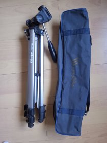 Minette channel tripod MH-80 三脚架 实物拍照上传的，售出后是不退不还的，包装袋自然旧，三角架9成新以上，高度可以调节，收起高度60cm，打开两节高度1.30米。看好图片，有不清楚可以私聊问，谨慎下单，售出后不退。介意请勿下单，请理解。
