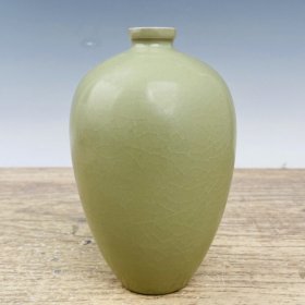 宋汝窑梅瓶 高17.5厘米直径10.5厘米