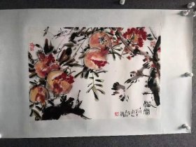 著名画家张士增浓墨重彩石榴小鸟镜心一幅，70/50CM。保真。张士增(1944.9—2013.1)别名石真，河北辛集人，1965年毕业于中央美术学院。张士增，文化部中国画研究院研究员、国家一级美术师、中美协会会员、东方拍卖公司艺术品鉴定委员会委员、首都师范大学外语学院客座教授、香港书画学会名誉理事。