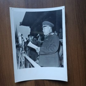 1962年陈毅同志在国庆讲话照片（8寸）