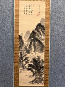 古筆书法 茶挂，【萩原秋岩】（1802—1877）幕府末期-师从明治书法家卷菱湖的高弟宫泽云山
幕府末期、明治时期的书法家，名字是文侯，通称佑助之后自然地改姓。别号是古梁渔夫、大飞、松堂等。
在卷菱湖学习书法，诗在宫泽云山学习。
主要著作有《书法荟萃》、《十体源流》等。明治10年（1877）逝世，享年75岁