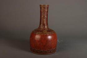 清乾隆-酱色木纹釉雕刻金钟瓶高度25cm，口径5cm，肚径15cm。底径15cm