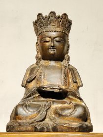 明代铜佛像 开脸饱满圆润 神态刻画传神 整体雕刻逼真 纹饰精美流畅 尺寸:高21厘米 宽13厘米 重1300克。