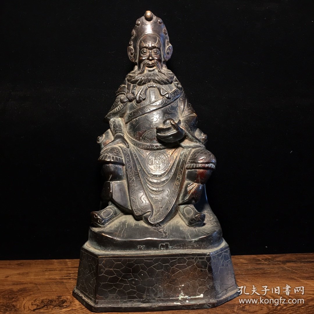 纯铜佛像，高28厘米，宽17厘米，重3310克，