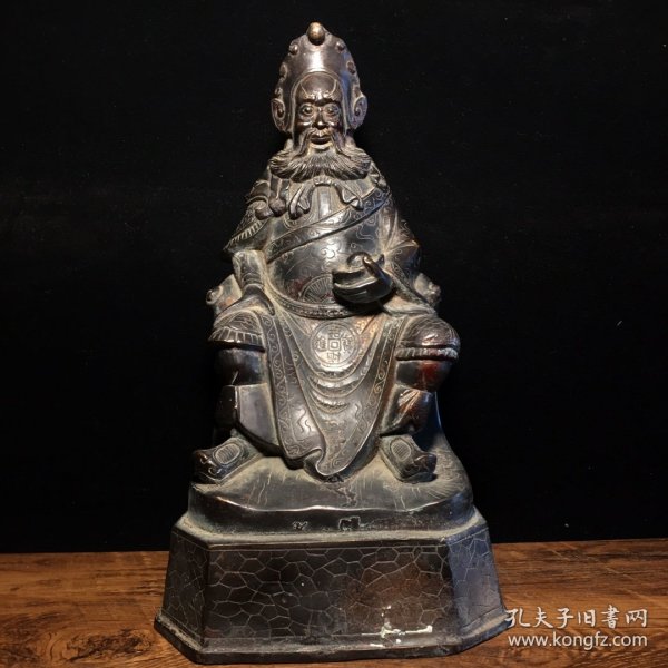 纯铜佛像，高28厘米，宽17厘米，重3310克，