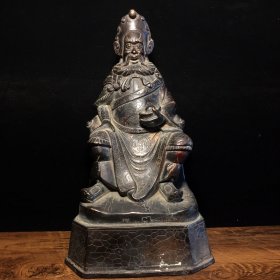 纯铜佛像，高28厘米，宽17厘米，重3310克，