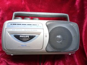 飞利浦收录机，型号AQ4150，外观很好，收音机功能正常。录放音不响。适合民宿影视的道具，可作收藏品。老货旧货。