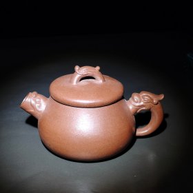 中国宜兴款，勤仙作原矿红泥紫砂壶。