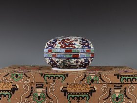 大明隆庆年制五彩龙纹果盒
尺寸：高11、直径17.5