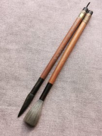回流细嫩御品玉兰蕊老毛笔，苏州湖笔厂80年代出口的金鼎牌细嫩光锋羊毫，羊毫的细腻程度高于普通玉兰蕊。都使用过，状态都好，没毛病，两支一起走450元。
