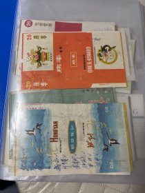 老藏家的烟标册近160个品种300多张（详细品种名称见下方描述）:有早期孤品烟标如贵阳烟厂的GUIYUE两种、新晃烟厂的"迎春"两种及"民丰"，精品稀见的有电视、东风、向阳花、红山茶、名花、风情、庄园主、银燕、金沙江、团结、地动仪、新晃、劳动、新建、百花、西大门等等  有些品种有几种版本  也有重复的   具体看描述品相仅供参考请务必看完描述。