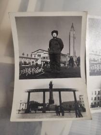 70年代老照片2张，人像相同，下边图不同