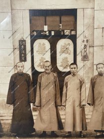 民国,营口咸春堂银盐老照片一张。咸春堂是营口埠内第一家中药店。