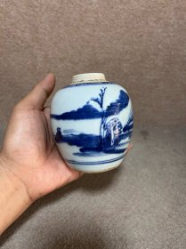 清乾隆 青花山水罐 高 9.5cm。 手把罐，精巧，开门到代。 底一处缩釉爆，内底完整，先天烧窑的问题。 品相完整。
