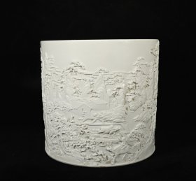 旧藏 清乾隆象牙白釉雕刻山水人物纹笔筒，高24.5×26厘米