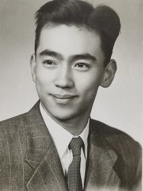 民国36年(1947年)帅哥浓眉大眼西装革履照片