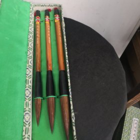 老毛笔（湖笔狼毫，三支合售）杆长18.5，出峰分别为:6.5厘米、5.5厘米、4.5厘米。请见图