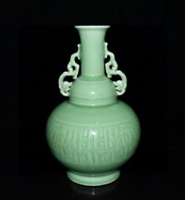 清代瓷器精品老货收藏 清代雍正豆青釉雕刻梵文双耳瓶《接老底》