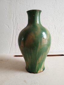 绿釉瓶