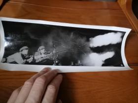 上世纪六十年代越战黑白老照片共计十五张。（大尺寸十四张、小尺寸一张）