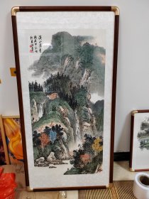 【带框发货，实木画框，得自画家本人，保真交流】王好亭，字桑梓，号尧山居士，1959年生，山东临朐人，曾进修于清华美院施云翔青绿山水培训班，后又深造于中央美术学院崔晓东山水工作室高研班，主攻山水。现为中国老年书画研究会会员，潍坊市美术家协会会员。
