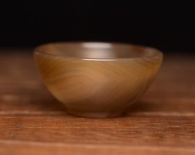 玛瑙杯 规格: 5.8×5.8×2.8厘米，重 36克。