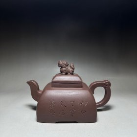 紫砂四方座狮壶