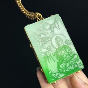 珍藏鎏金镶嵌莲花山水观音 总尺寸：85.9/49/19.9mm左右 总重量：225.8克左右 总长度：42.5公分