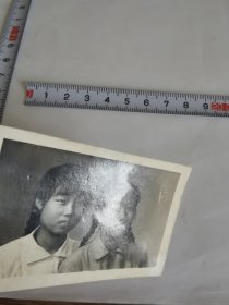 老照片---《少女合影》！泛银