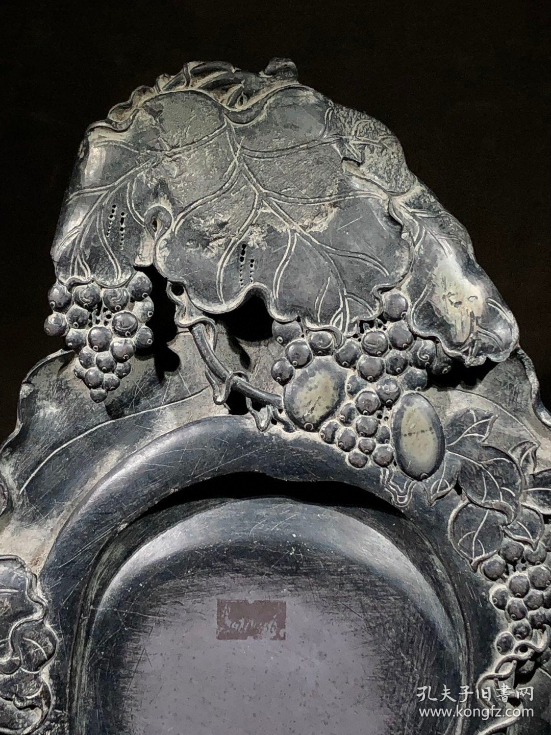 多子砚端砚铭文：春风草秀西堂句夜月华（通花）明北海樽楳（通梅）溪 印：钱泳