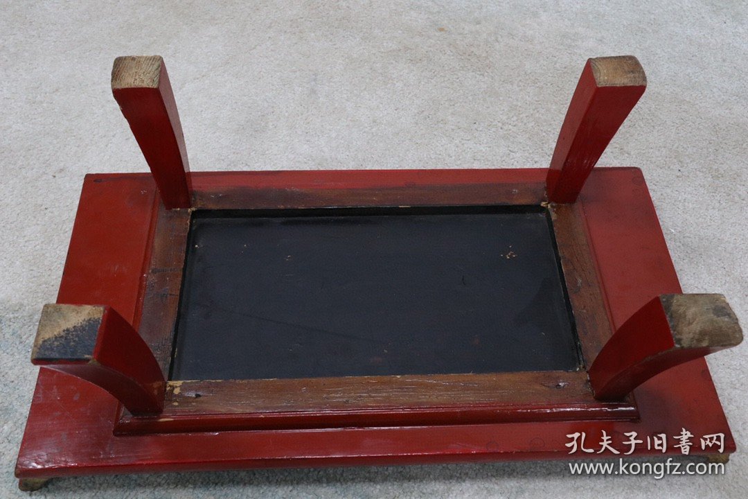 楠木朱红漆文房几，做工精致简洁，面板部分漆皮脱落，年代感十足，牢固无松动，尺寸如图