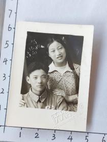 中国人民志愿军燕怀亮向明志1955年订婚纪念照片(志愿军张全乐相册，协理员，相当于正营到正团级)
