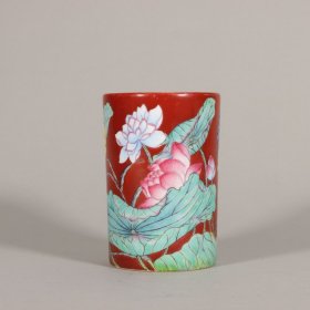 清乾隆矾红粉彩花卉笔筒