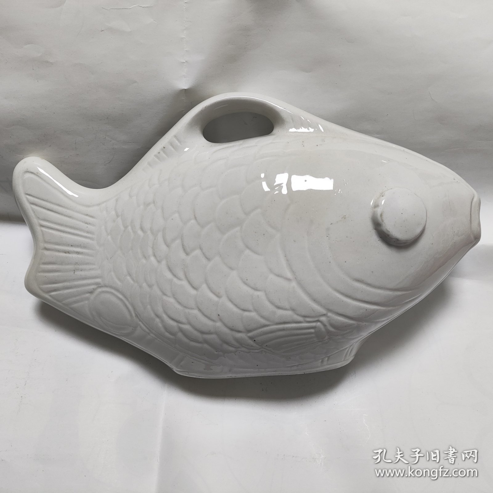 老式陶瓷鱼形水瘪水鳖白瓷热水袋，长37厘米年年有鱼摆件