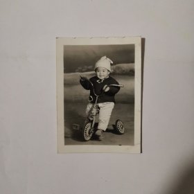 儿童骑童车 老照片