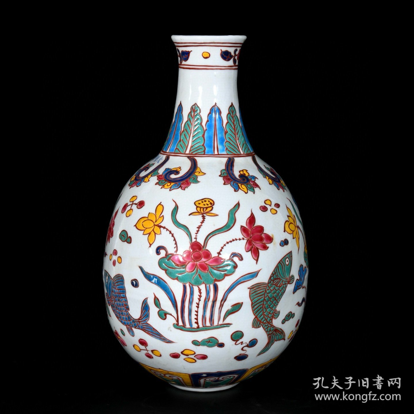 明宣德五彩连年有余纹扁瓶；32x24厘米