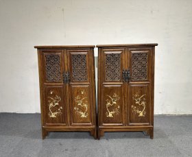 精品回流黄花梨木镶嵌贝壳面条柜一对，全榫卯结构，做工考究，镶嵌工整。打磨光滑，包浆醇厚，珍藏之使用佳品，规格尺寸长142cm，宽38cm，高120cm。
