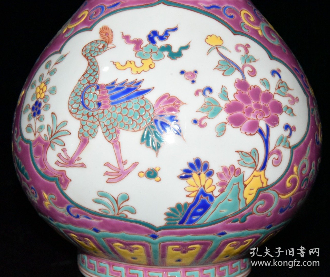 旧藏 明代宣德五彩描金孔雀花鸟纹玉壶春瓶【 28x18.5cm 】